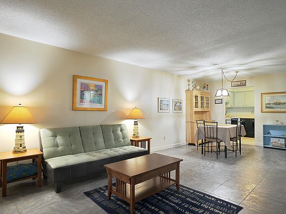 5th image of 2501 Sandtrap Ln #8-E