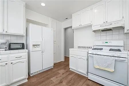 1st image of 2324 S Grand Ave