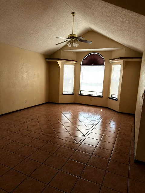 3 bed, 1500 sqft, $1,785 — Photo 2