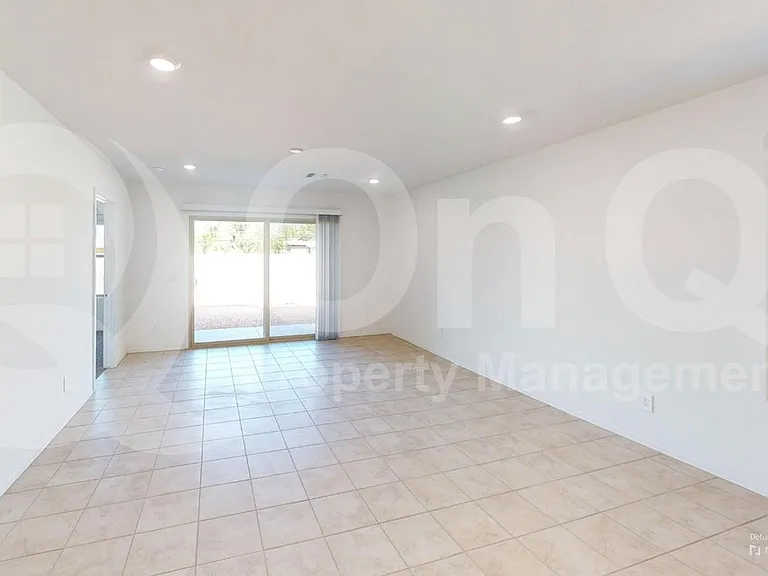 4069 E Market St — Photo 8