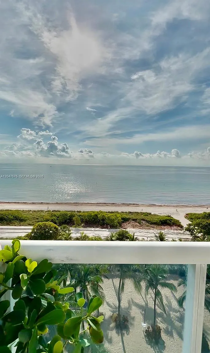 The Waverly At Surfside B — Photo 1