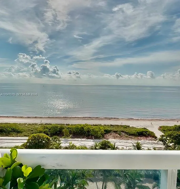9201 Collins Ave #826