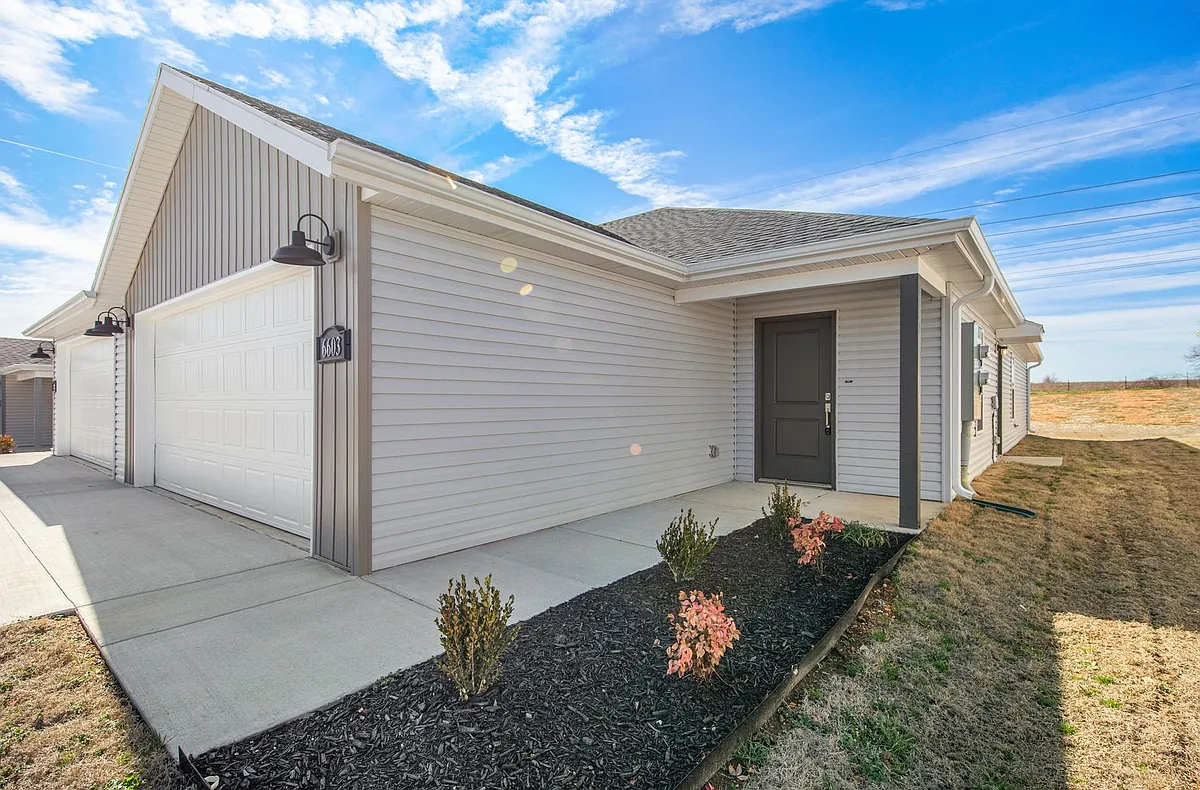 Building Photo - 6603 NW Altus St