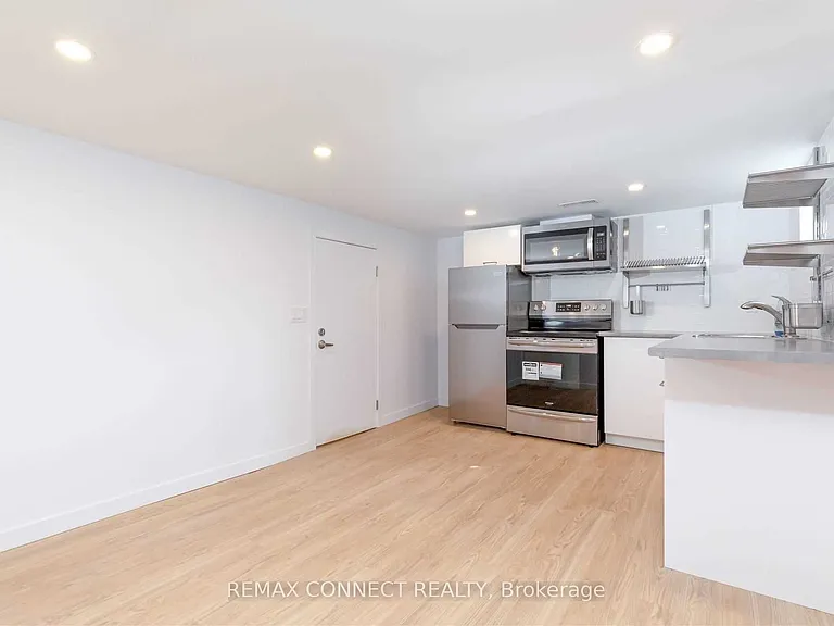 1370 Woodbine Ave #LOWER — Photo 5