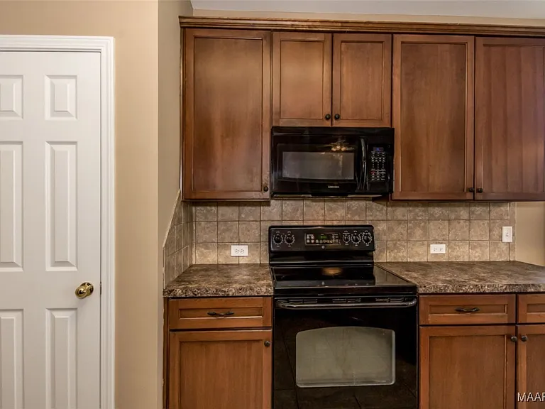 9625 Helmsley Cir — Photo 21