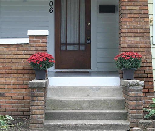 2nd image of 406 Elmwood St NE