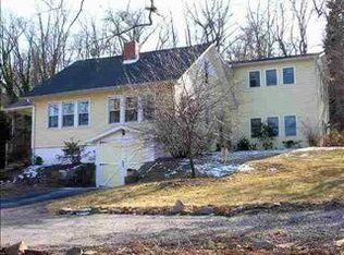 6 Stone Spring Ln, Camp Hill, PA 17011