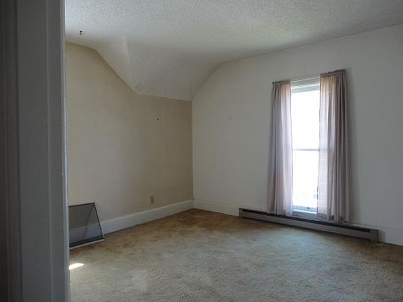 4th image of 295 Willow St