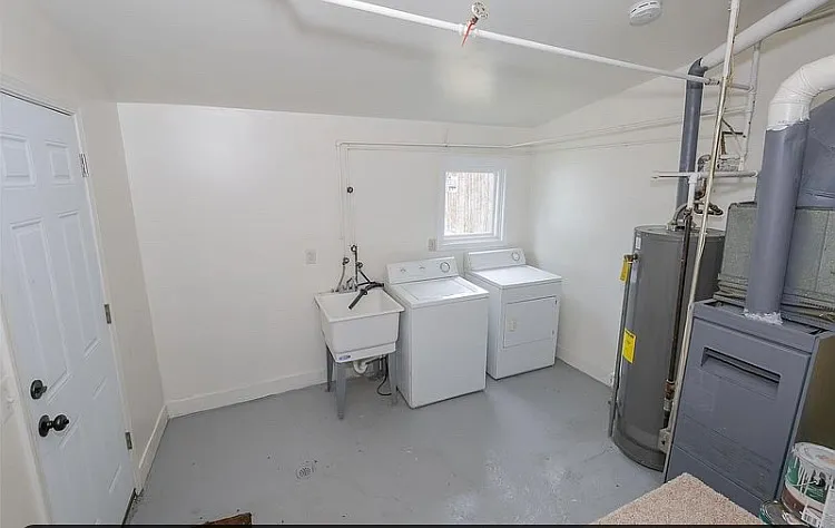 420 W Morehouse Ave — Photo 10