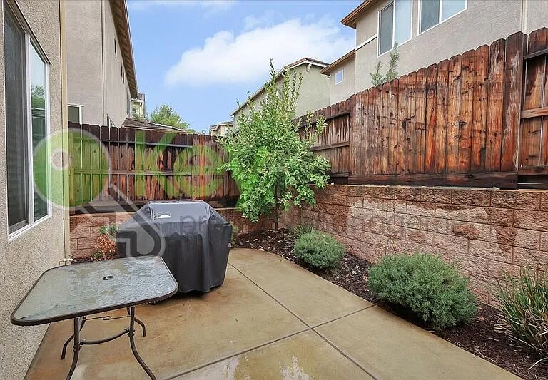 1374 Larkspur Dr — Photo 36