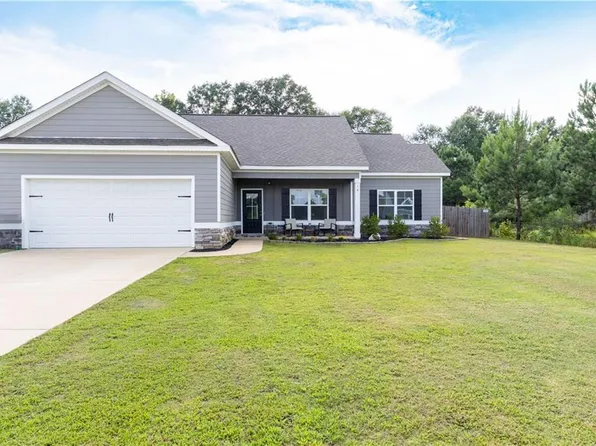 14 Belmont Dr, Fort Mitchell, AL 36856