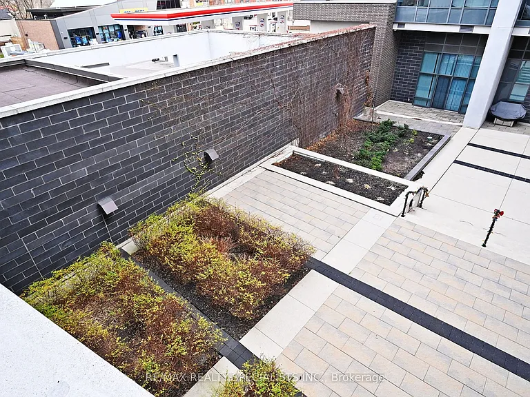 1 Hurontario St #217 — Photo 16