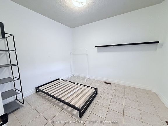 4th image of 1111 Dufferin St