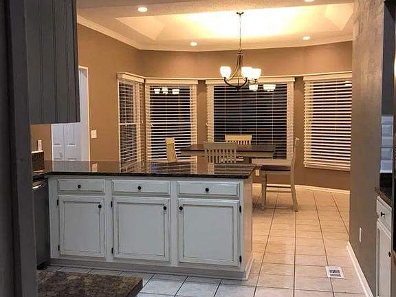 5th image of 200 Anglewood Dr