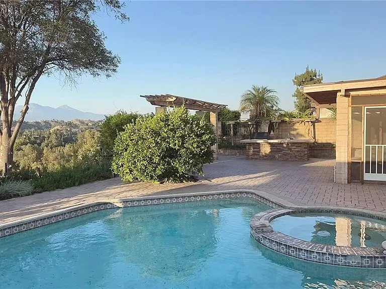 19879 Vista Hermosa Dr — Photo 2