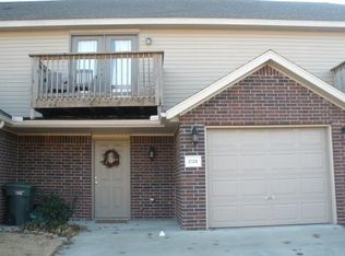 2215 W Skyler Dr, Fayetteville, AR 72703