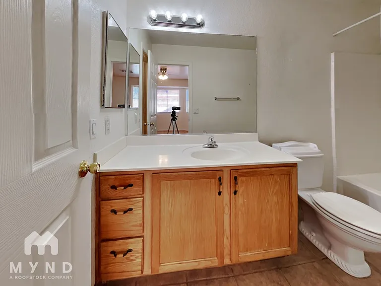 5620 S 5th Ave — Photo 7