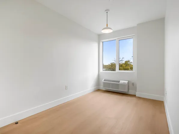 102 East 53rd Street image 4 of 8