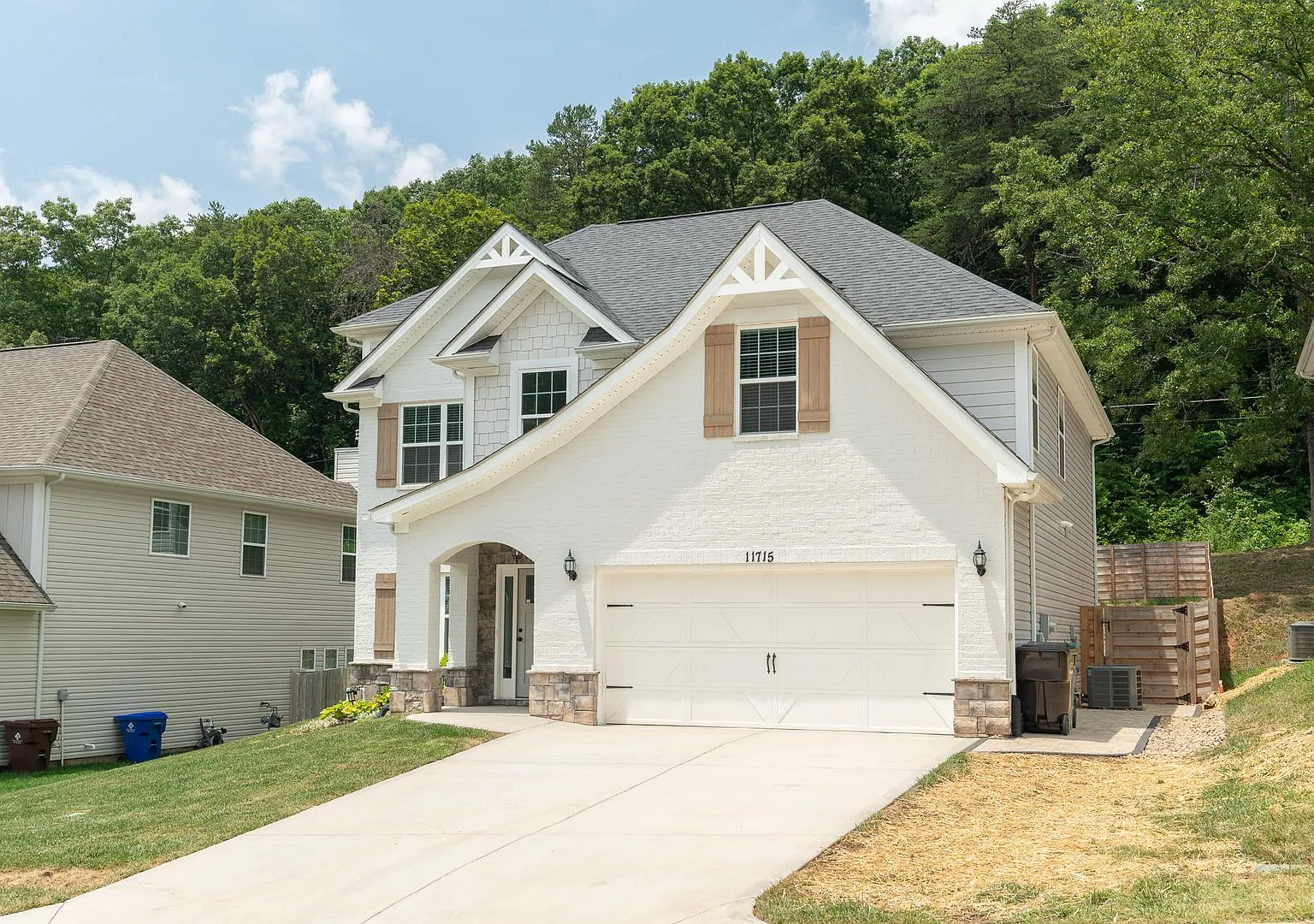West Knoxville 37932 - 4 bedroom, 2. — Photo 2