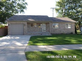 28115 Hughes Saint, Saint Clair Shores, MI 48081