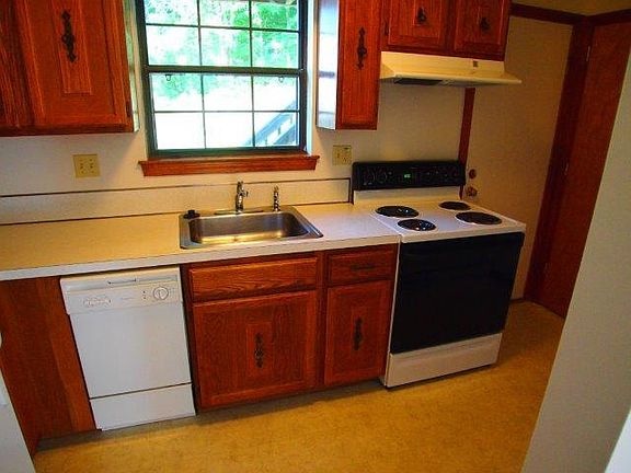 Kitchen w/ range, dishwasher, refrigerator