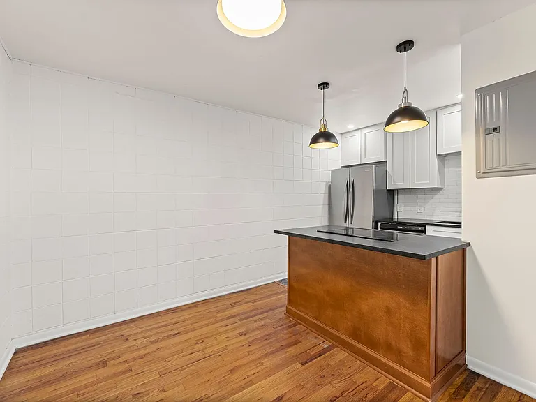 Walnut Apartments — Photo 15