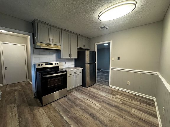 2nd image of 406 Garden Homes Cir