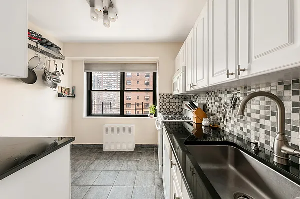 Rented by Douglas Elliman | media 16