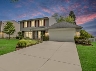 745 Quincy Dr, Roselle, IL 60172