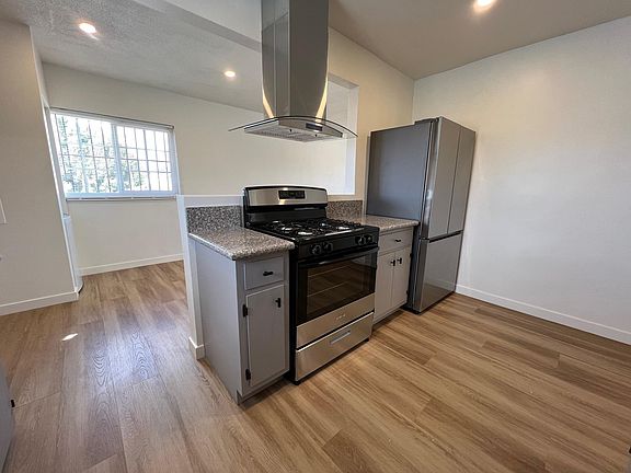 5th image of 140 W Hyde Park Blvd #1/2