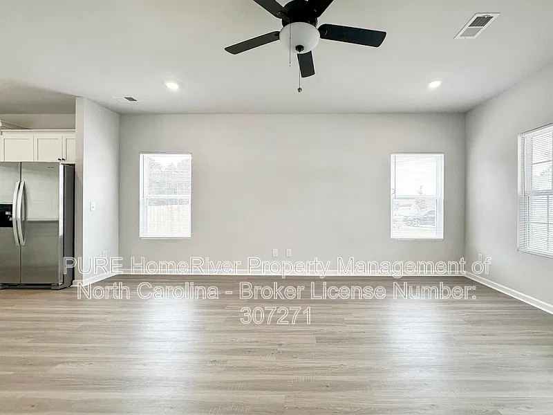 3 bed, 2.5 bath, 1742 sqft, $1,835 — Photo 3