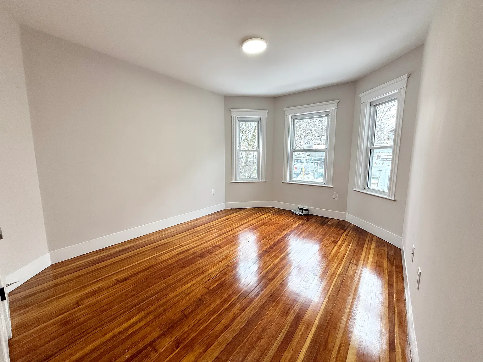 3 bed, 1.5 bath, 9999 sqft, $3,700 — Photo 4