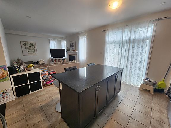 5th image of 555 Lilith St #1
