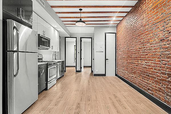 1st image of 425 Wythe Ave APT 2