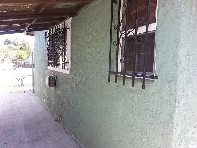 748 W Century Blvd — Photo 3