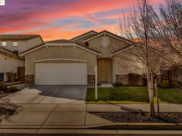 1355 Maple Dr, Oakley, CA 94561