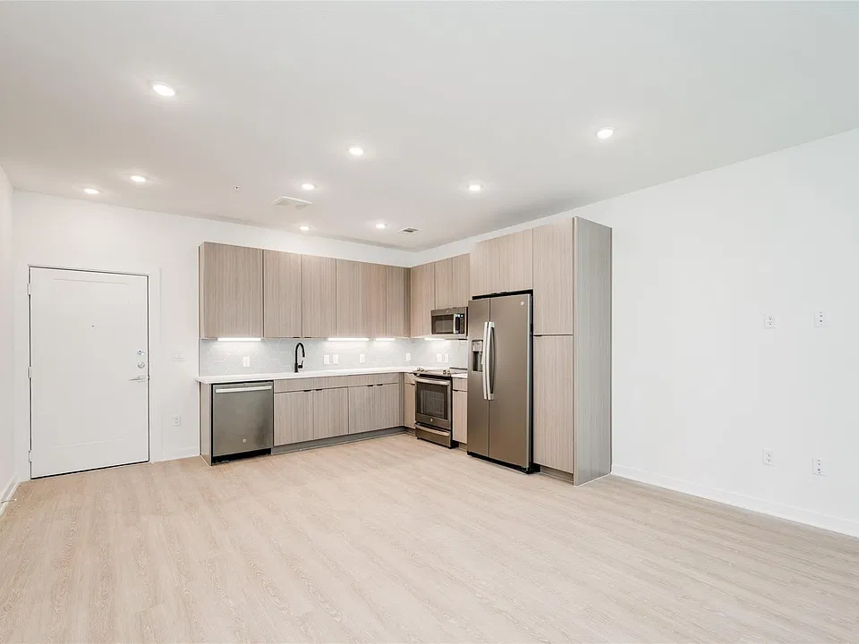 4802 S Congress Ave #121