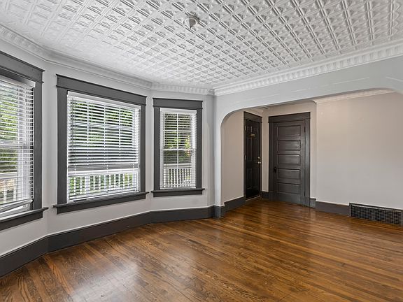 2nd image of 2516 N Oakland Ave #2516