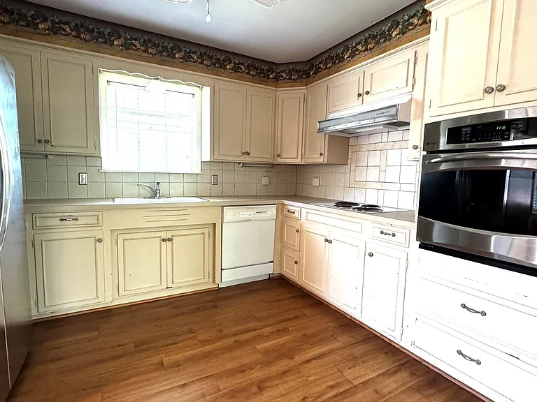 809 Atlow Dr — Photo 8