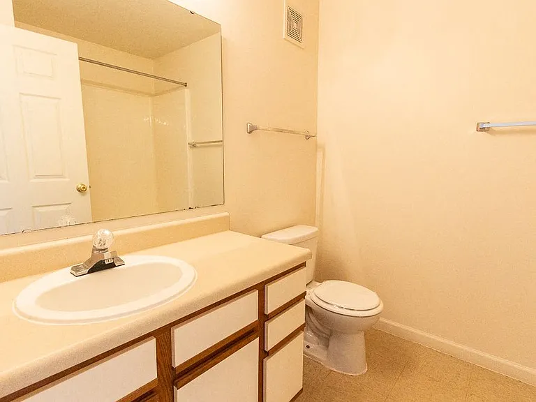 Maple Tree Apartments — Photo 12