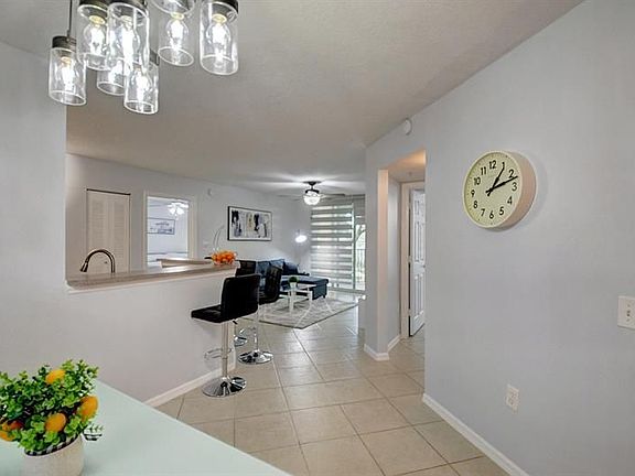 4th image of 214 Villa Cir