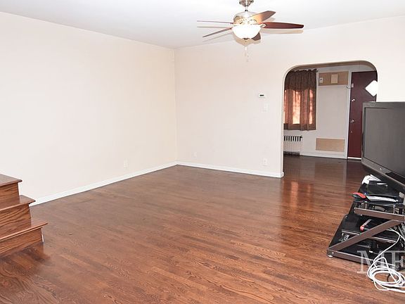 4th image of 2043 E 55th St