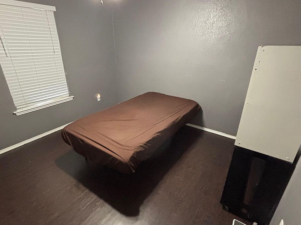2nd image of 4801 Fairway Cir