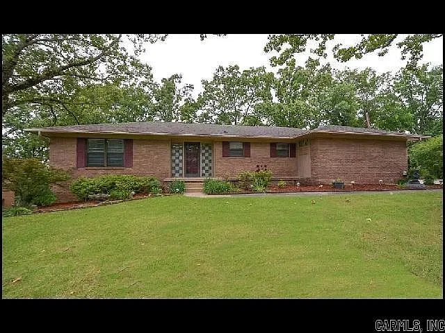 3 bed, 2.0 bath, 2427 sqft, $1,800 — Photo 1