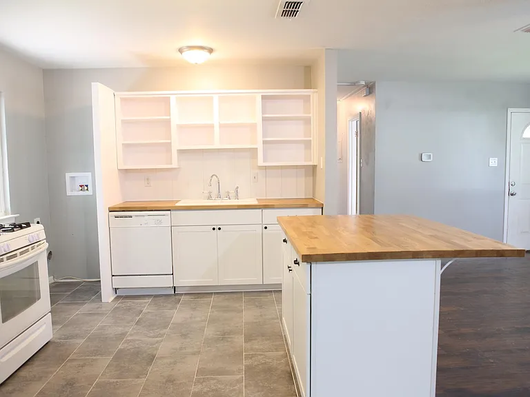 3908 Atlas Dr — Photo 4