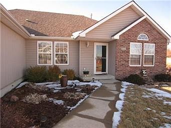1st image of 702 SW Woodland Cir