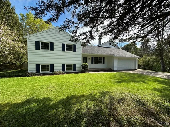 25 Highmore Dr, Oswego, NY 13126