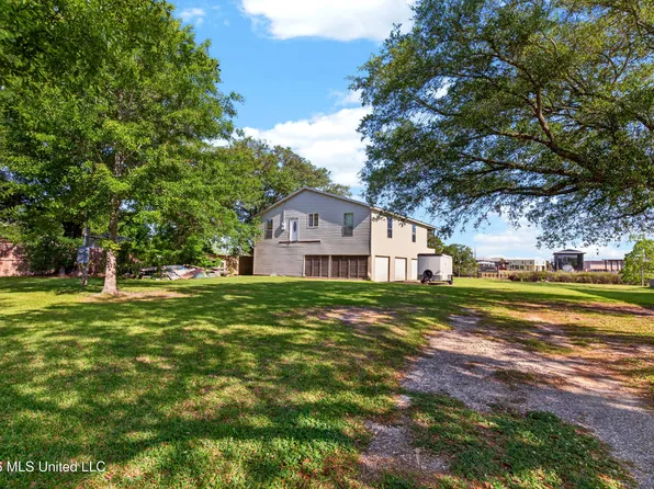 11548 Bayou View Dr, Bay Saint Louis, MS 39520