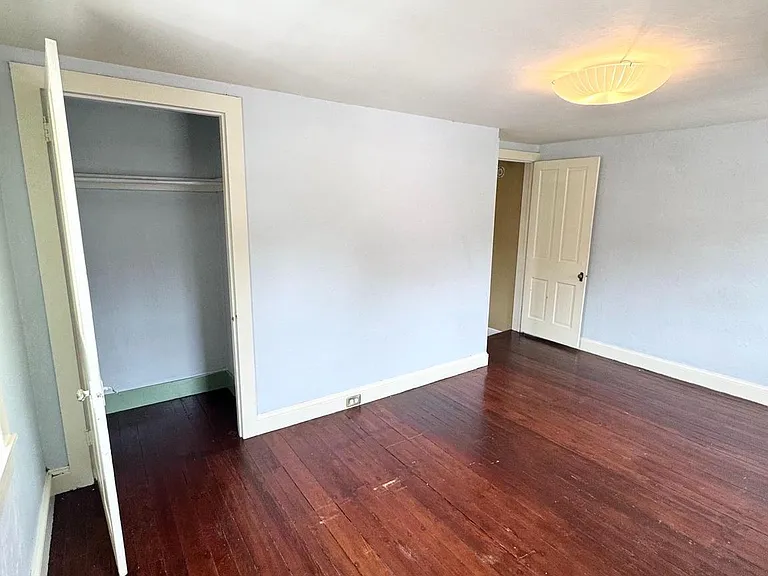 150 E Hartwell Ln — Photo 16