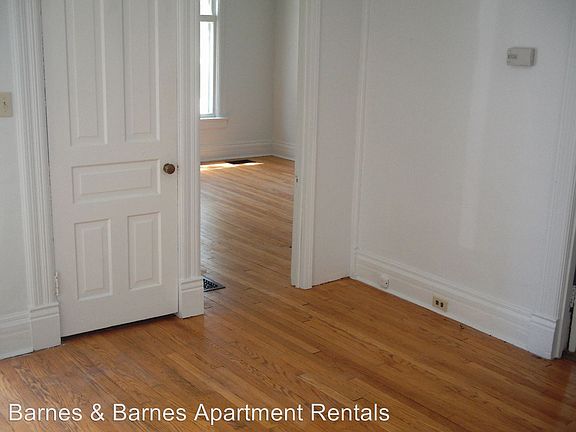 3rd image of 920 N Congress St